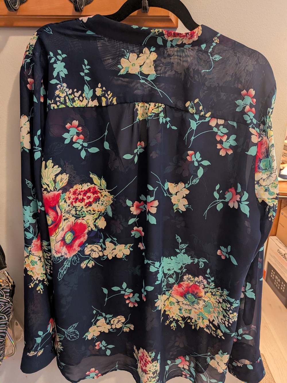 Kut from the Kloth Navy Floral Button-Up Blouse - Picture 5 of 5